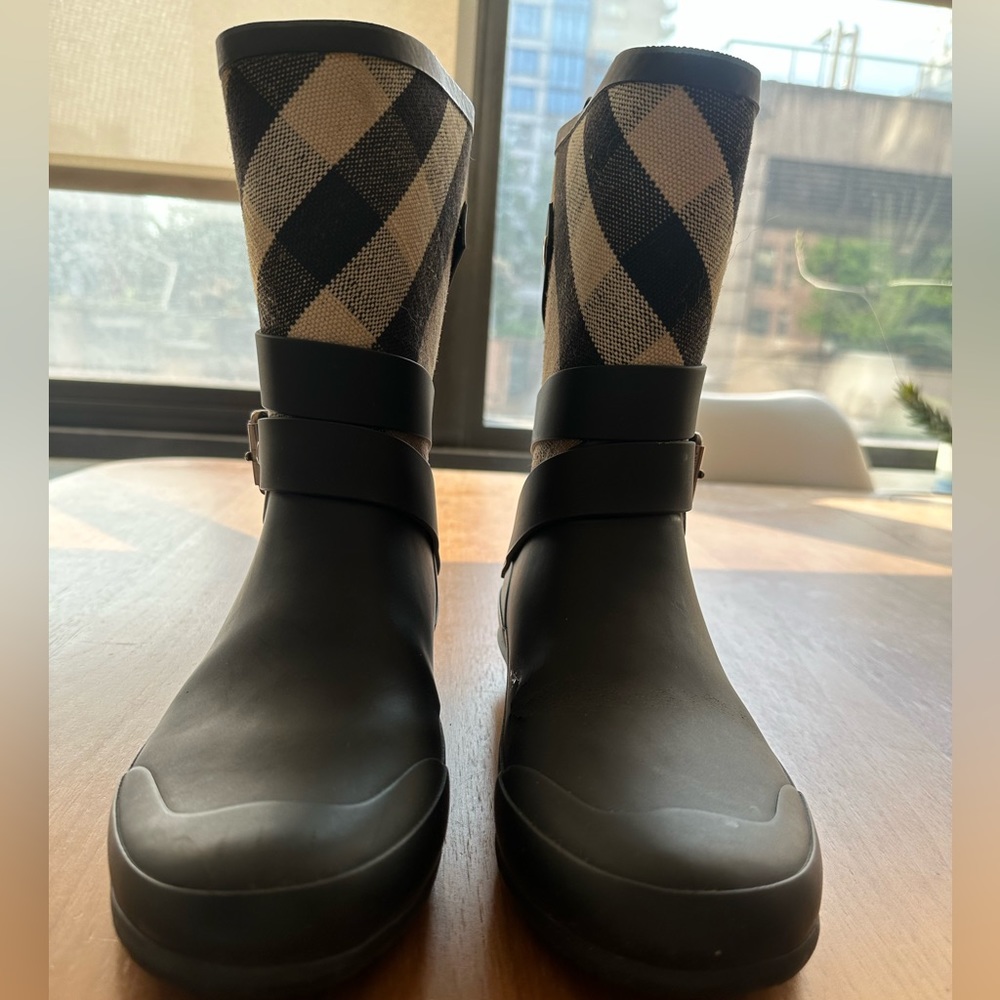 Burberry Rainboots with Box. Size EU 37 / UK4